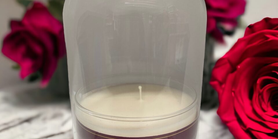 Velvet and Rose lovely smelling Soy Candle (400gr Net) in a beautiful glass jar handmade fever