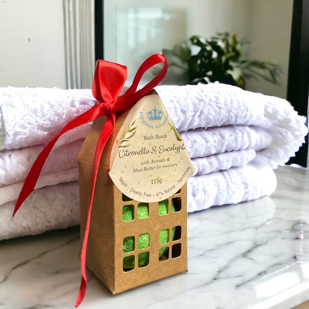 Natural Bath Bomb - consists of 1 large Bath Bomb Citronella & Eucalyptus